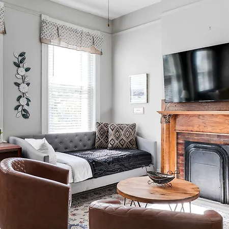 Grand Main Historic Fan Home W Parking Fully Fenced